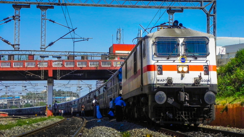 बिजली से दौड़ेंगी 100 फीसदी ट्रेनें, रेल मंत्रालय 3.5 वर्ष में पूरा करेगा टारगेट