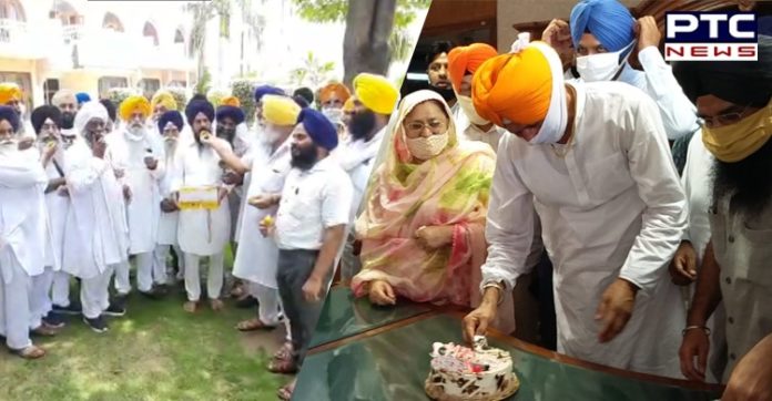 ਸੁਖਬੀਰ ਸਿੰਘ ਬਾਦਲ ਦੇ ਜਨਮ ਦਿਨ ਮੌਕੇ ਸ਼੍ਰੋਮਣੀ ਅਕਾਲੀ ਦਲ ਦੇ ਵਰਕਰਾਂ ਨੇ ਤਖ਼ਤ ਸ੍ਰੀ ਕੇਸਗੜ੍ਹ ਸਾਹਿਬ ਵਿਖੇ ਕੀਤੀ ਅਰਦਾਸ ਤੇ ਵੰਡੇ ਗਏ ਲੱਡੂ Sukhbir Singh Badal birthday SAD workers offered prayers and distributed laddu at Takht Sri Kesgarh Sahib