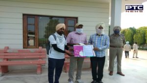 Unemployed multi-purpose health workers and unemployed BEd teachers on hunger strike Vijay Inder Singla residence