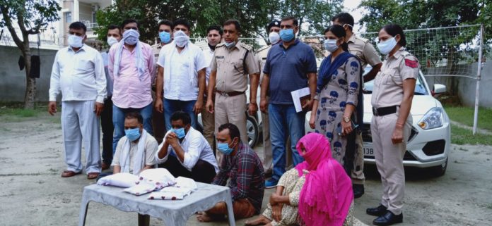 Police arrested four accused with smack of more than 1 crore rupees Police arrested four accused with smack of more than 1 crore rupees
