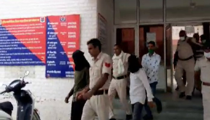 Robbery at financier's house Police arrested two accused (1) Robbery at financier's house | Police arrested two accused