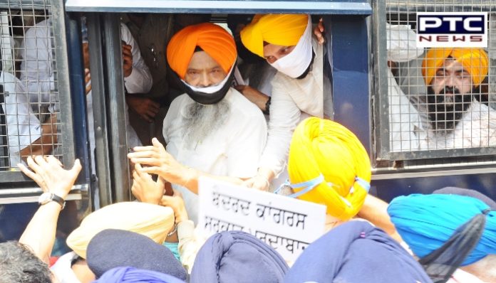 ਸ਼੍ਰੋਮਣੀ ਅਕਾਲੀ ਦਲ ਨੇ ਰਾਜ ਭਵਨ ਵੱਲ ਕੀਤਾ ਵਿਸ਼ਾਲ ਰੋਸ ਮਾਰਚ, ਵਰਕਰਾਂ ਨੇ ਦਿੱਤੀਆਂ ਗ੍ਰਿਫਤਾਰੀਆਂ