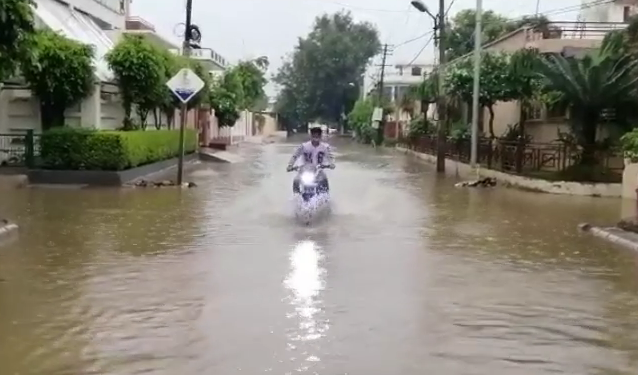एक तेज बारिश भी सहन नहीं कर पाया सोनीपत शहर, सड़कों पर कई फीट तक भरा पानी