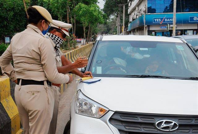 Advocate demanded compensation of 10 lakhs Car Driver Challan (1)