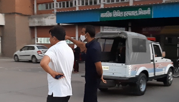 सुरक्षा कर्मी को चकमा देते हुए बैंक लुटेरा कोविड वार्ड से फरार