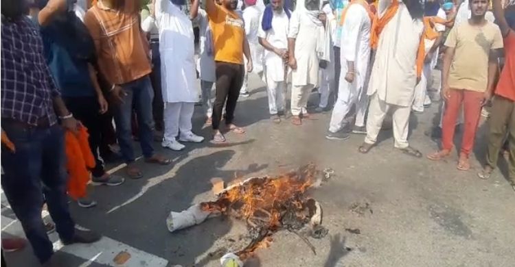 Punjab Bandh Chakka Jam Live Updates: Farmers burn PM Modi's effigy, protest against Farm Bills