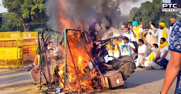 Tractor set on fire at India Gate in Delhi, 5 Punjab residents detained
