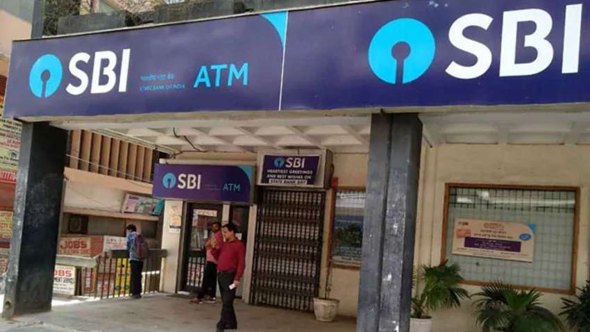 SBI ने बदला नियम, अब इसके बगैर ATM से नहीं निकाल पाएंगे कैश