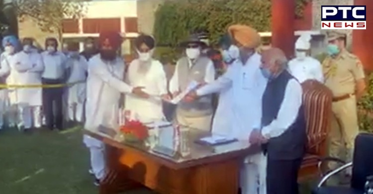 Agriculture laws : Punjab CM handed over to the Governor copy passed bills in the Punjab Vidhan Sabha