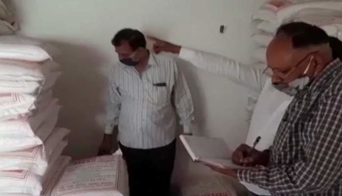 CM Flying raid on government depot Haryana News (3) CM Flying raid