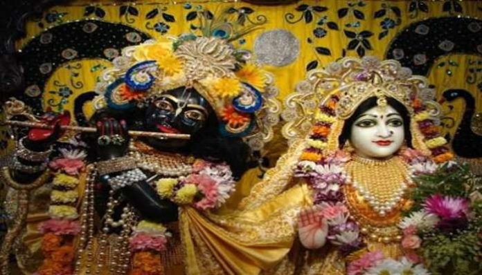 Devotees Throng to Banke Bihari Temple in Vrindavan (3) Banke Bihari Temple