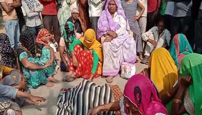 Elderly man dies during Police interrogation, relatives stage protest (2) Protest in Faridabad