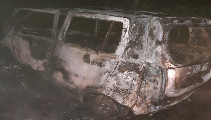 ट्रैक्टर की टक्कर से कार में लगी आग, तीन जिंदा जले