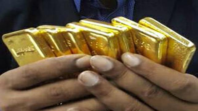 Gold recovered 2 passengers from Dubai at Rajasansi Airport