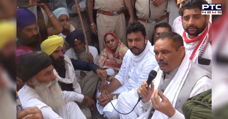BJP Leader Vijay Sampla stopped by farmers in Khadoor Sahib