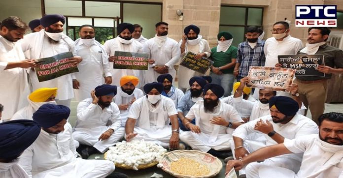 SAD activists’ protest against farm laws outside Delhi Krishi Bhawan SAD activists’ protest against farm laws outside Delhi Krishi Bhawan