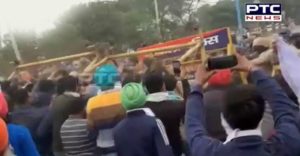 Ambala: Farmers break police barricades, clash between farmers and police