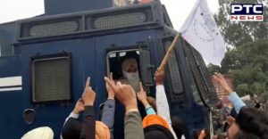 Ambala: Farmers break police barricades, clash between farmers and police