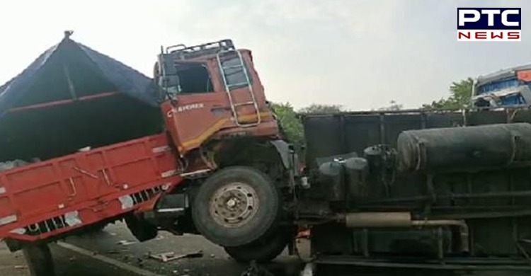 Dilli Chalo: Tractor carrying farmers meet with a road accident in Fatehabad