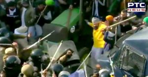 Farmers Lathicharge at Tikri border, Police use water cannon & tear gas shells