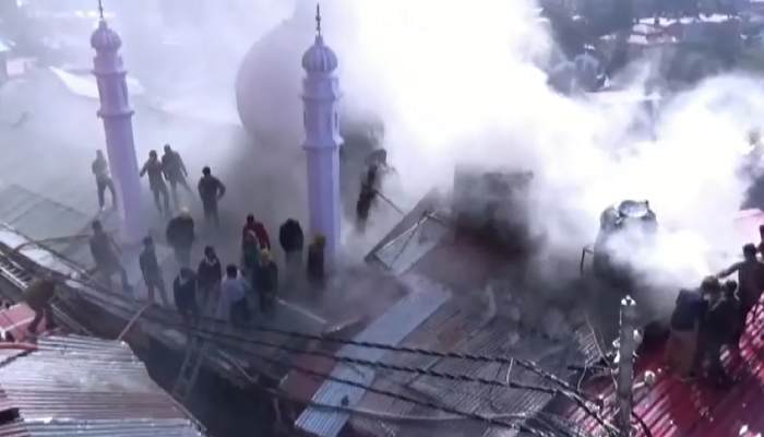 शिमला के भीड़भाड़ वाले लोअर बाजार में दुकान में लगी आग, लाखों का नुकसान