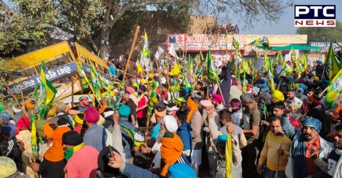 barricades at Dabwali border 4 Farmers break police barricades at Dabwali border, farmers march to Delhi