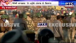 Farmers Protest : Punjab farmers at Delhi border , Police use tear gas shells at Delhi