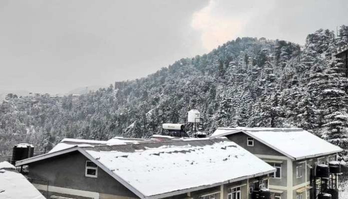 Higher Reaches of Himachal receives fresh snowfall (2) Snowfall in Himachal