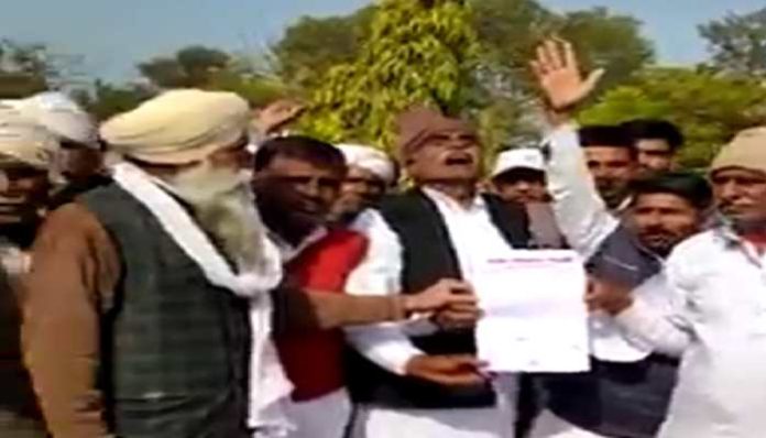 Panchayat passes condemnation proposal against villagers who communicate with PM Modi (3) Proposal in Panchayat