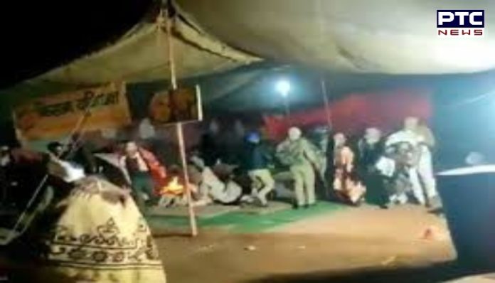 Baghpat Farmers Protest 1 UP : Baghpat Police forcefully removes farmers agitating at Delhi-Saharanpur highway