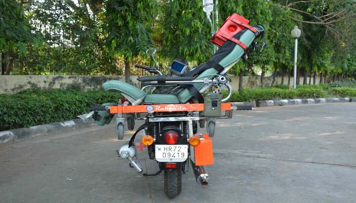 DRDO ने मोटर बाइक एम्बुलेंस 'रक्षिता' CRPF को सौंपी, जानिए क्या हैं खासियतें?
