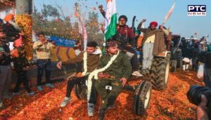 Farmers Tractor Parade : Farmers Kafle te flowers in Delhi
