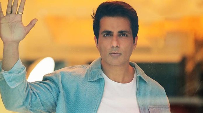 Sonu Sood distributes e-rickshaws to needy people in Moga, Punjab Sonu Sood distributes e-rickshaws to needy people in Moga, Punjab