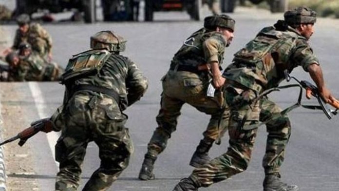जम्मू कश्मीर: सुरक्षाबलों पर आतंकियों का हमला, तीन जवान घायल