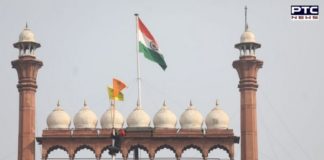 Tractor March Delhi: Farmers hoist flag at Red Fort