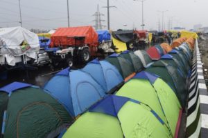 Farmers Protest : Rain and thand de bavjud vi Kisan Andolan enters day 41