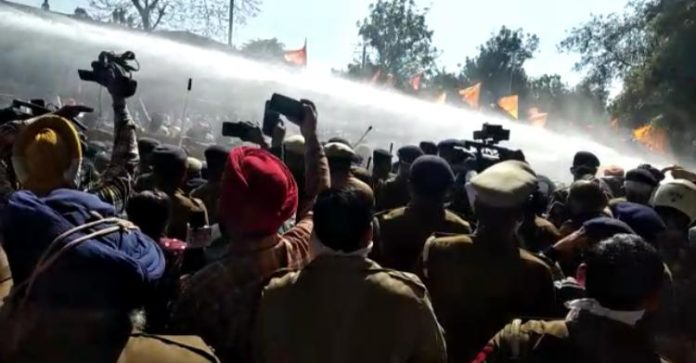 Water Canon used on Akali workers marching towards Vidhan Sabha (1) Akali Workers Protest Chandigarh