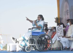 West Bengal elections : Mamata Banerjee gets EC notice over 'gherao CRPF' remark
