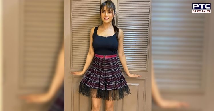 Shehnaaz Gill flaunts mini skirt look, here're glamorous pictures of Punjabi diva