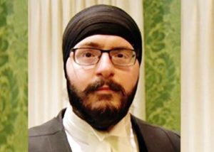 SGPC condemns Not Enter Sikh lawyer to court with Kirpan in England