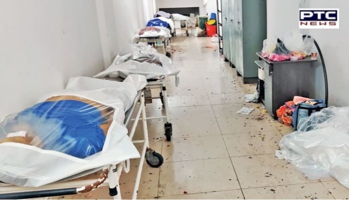 bed corona patient 1 COVID-19 : Emergency wards full in government hospitals , Patients given oxygen in ambulance