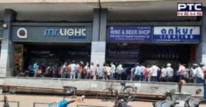 Delhi lockdown News : crowd seen outside liquor shops as Delhi announces 6-day lockdown