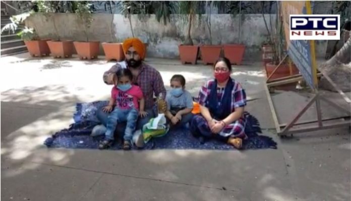 Attempted suicide 1 Ludhiana : Police Commissioner office outsider Attempted suicide man with his family