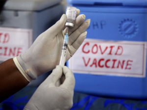 Punjab de kay Vaccine Center te nhi phunchi Corona vaccine, lok ho rhe ne paresan