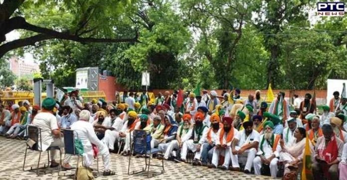 Farmers start 'Kisan Sansad' at Jantar Mantar, remember martyrs who died during agitation Farmers start 'Kisan Sansad' at Jantar Mantar, remember martyrs who died during agitation