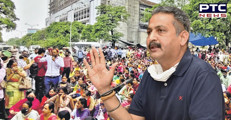 Punjab: Vijay Inder Singla assures agreeing to demands of protesting teachers