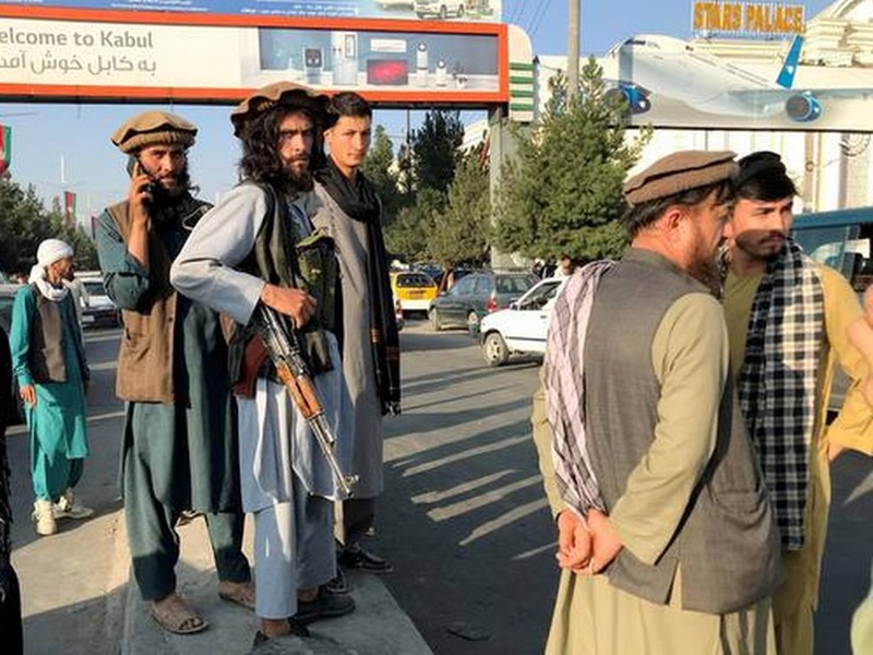 काबुल एयरपोर्ट के बाहर से 150 भारतीयों के अपहरण की खबर, तालिबान ने किया खंडन
