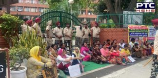 Mohali: Contractual teachers block gates of Punjab education department building
