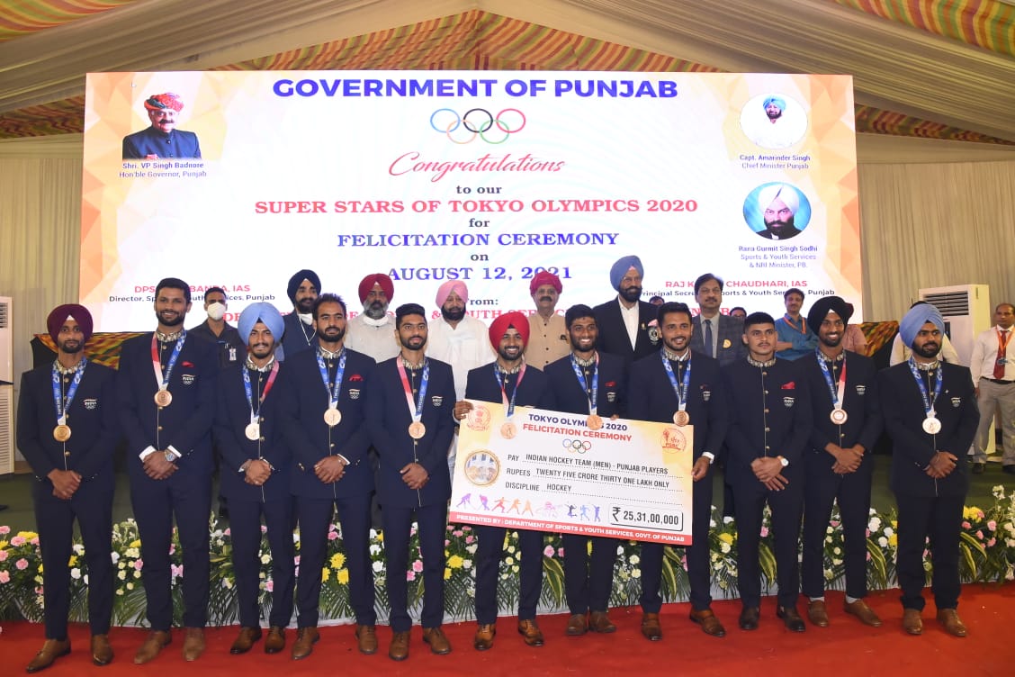 Punjab Guv, CM honour state Olympic players with cash reward of Rs 28.36 crore