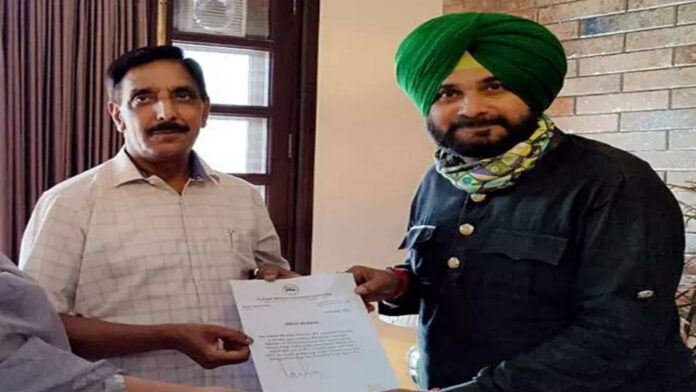 Navjot Singh Sidhu writes to Sonia Gandhi on 13-point agenda for Punjab Navjot Singh Sidhu writes to Sonia Gandhi on 13-point agenda for Punjab